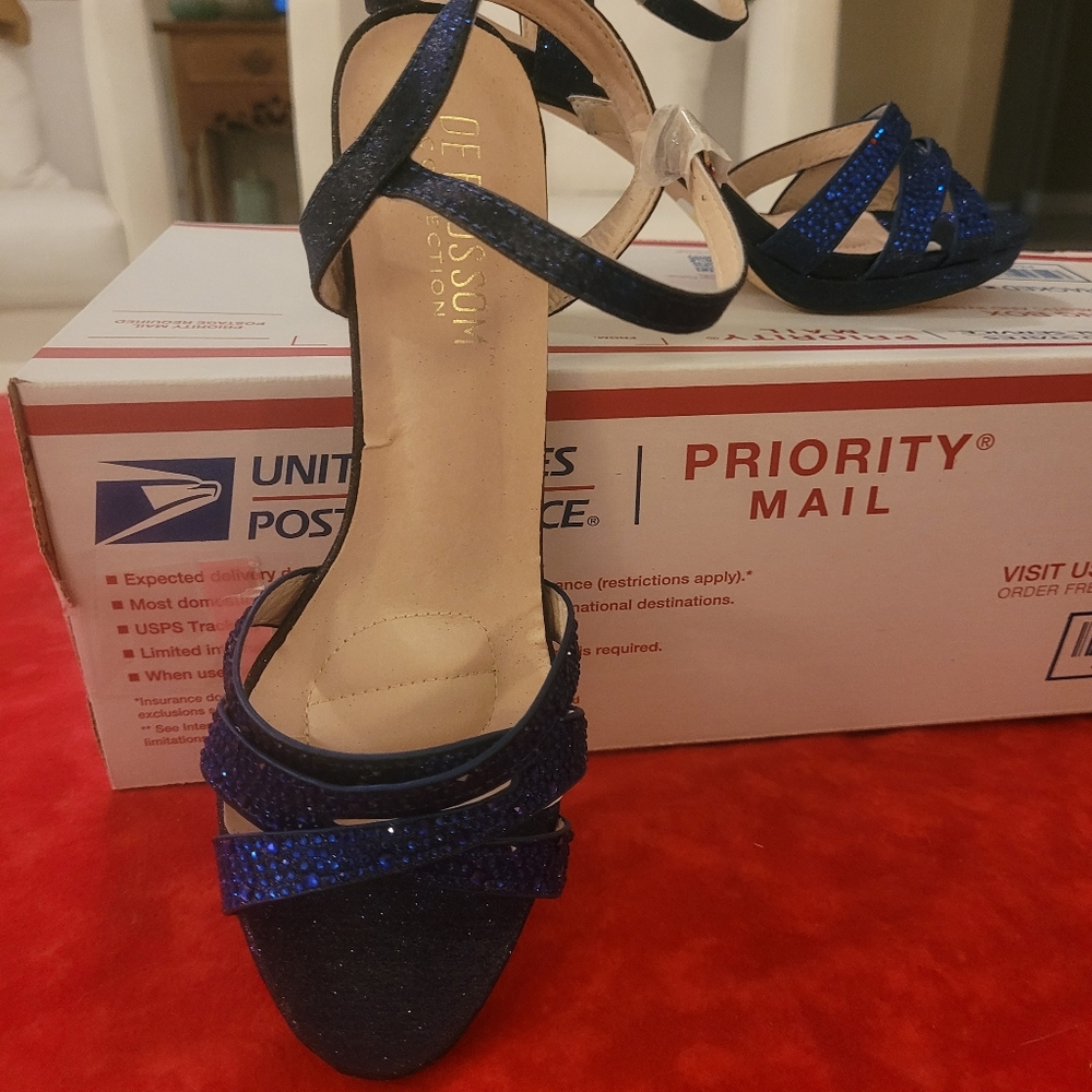New De Blossom Collection Blue Sparkle Strappy heels Size 8.5